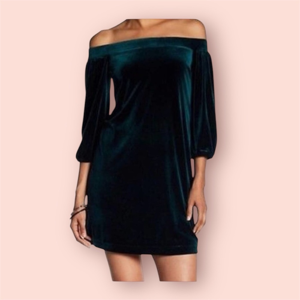 Vince Camuto emerald green velvet off the shoulder mini 3/4 sleeve shift dress🎄